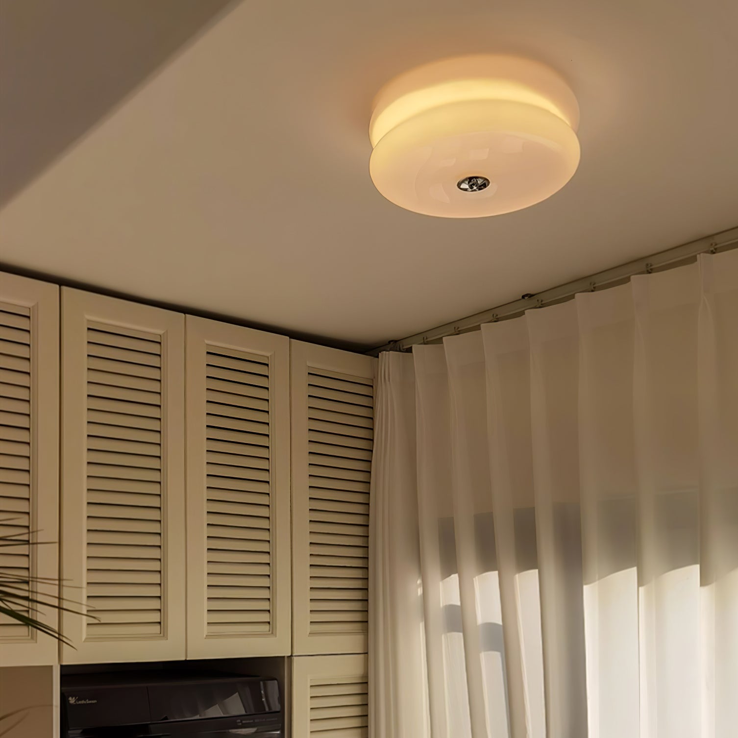 Elegant Flush Mount Ceiling Light with Integrated LED | Art Deco Design for Warm Ambient Lighting