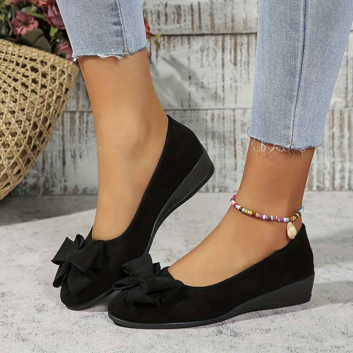 Elegant Orthopedic Flat Shoes for Women with Plush Comfort | Stylish Black Flats for Everyday Wear