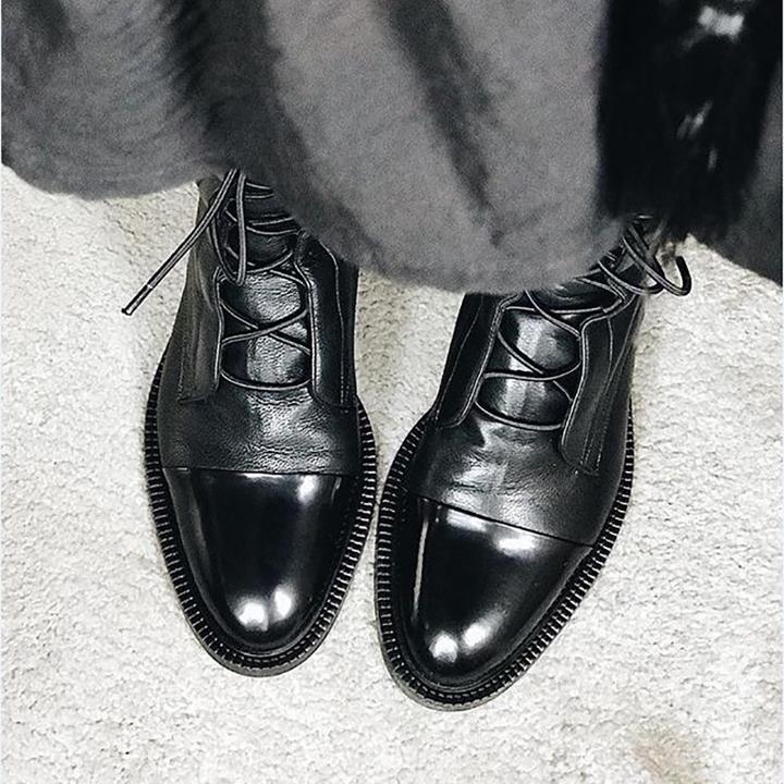 Lisa Collection | Black Leather Boots with Cushioned Interior | Stylish Versatile Footwear for All-Day Comfort