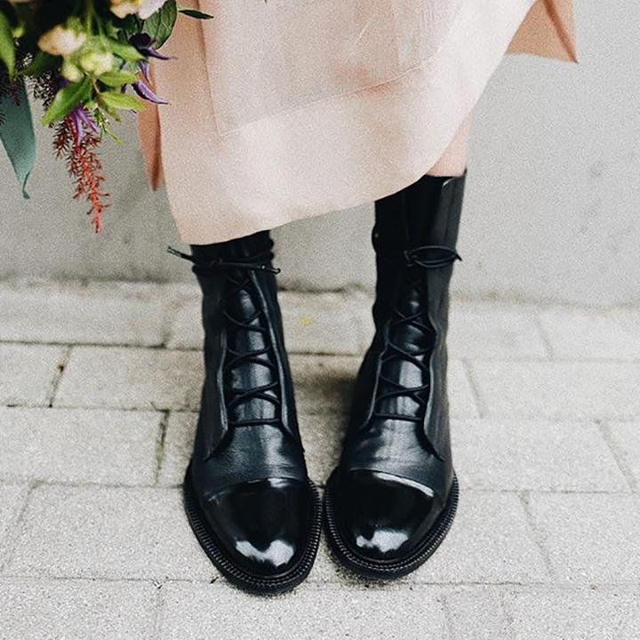 Lisa Collection | Black Leather Boots with Cushioned Interior | Stylish Versatile Footwear for All-Day Comfort