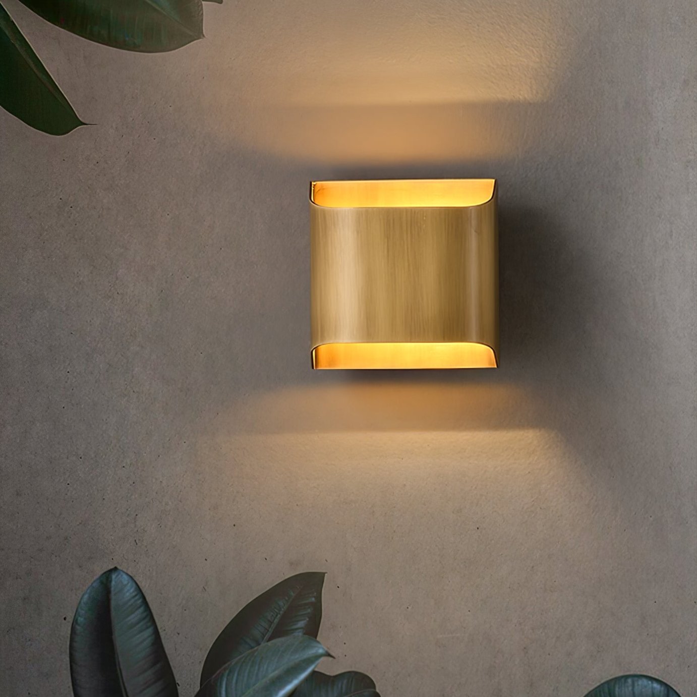 Modern Curved LED Wall Sconce Lighting with Brass Finish | Elegant Design for Timeless Decor