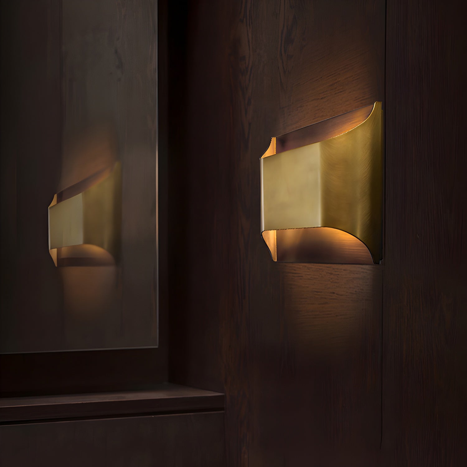 Modern Curved LED Wall Sconce Lighting with Brass Finish | Elegant Design for Timeless Decor