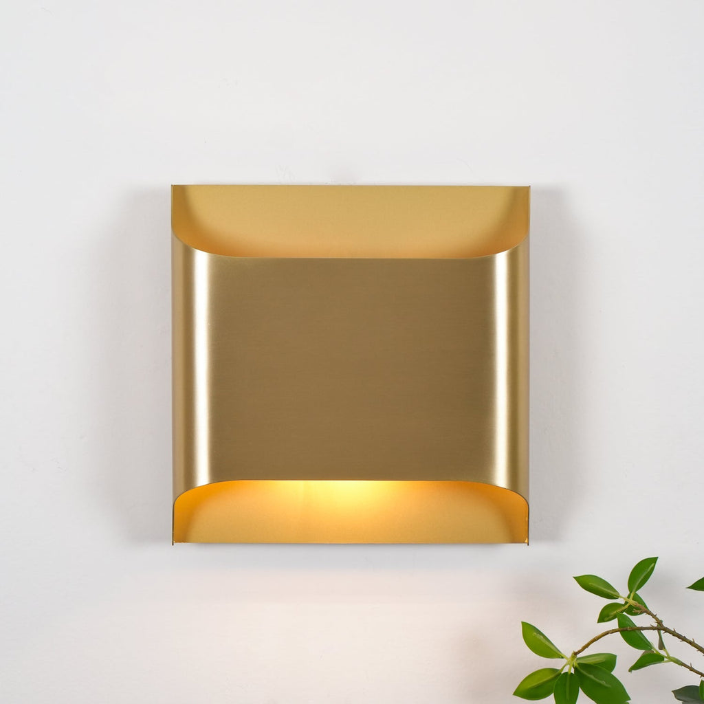 Modern Curved LED Wall Sconce Lighting with Brass Finish | Elegant Design for Timeless Decor