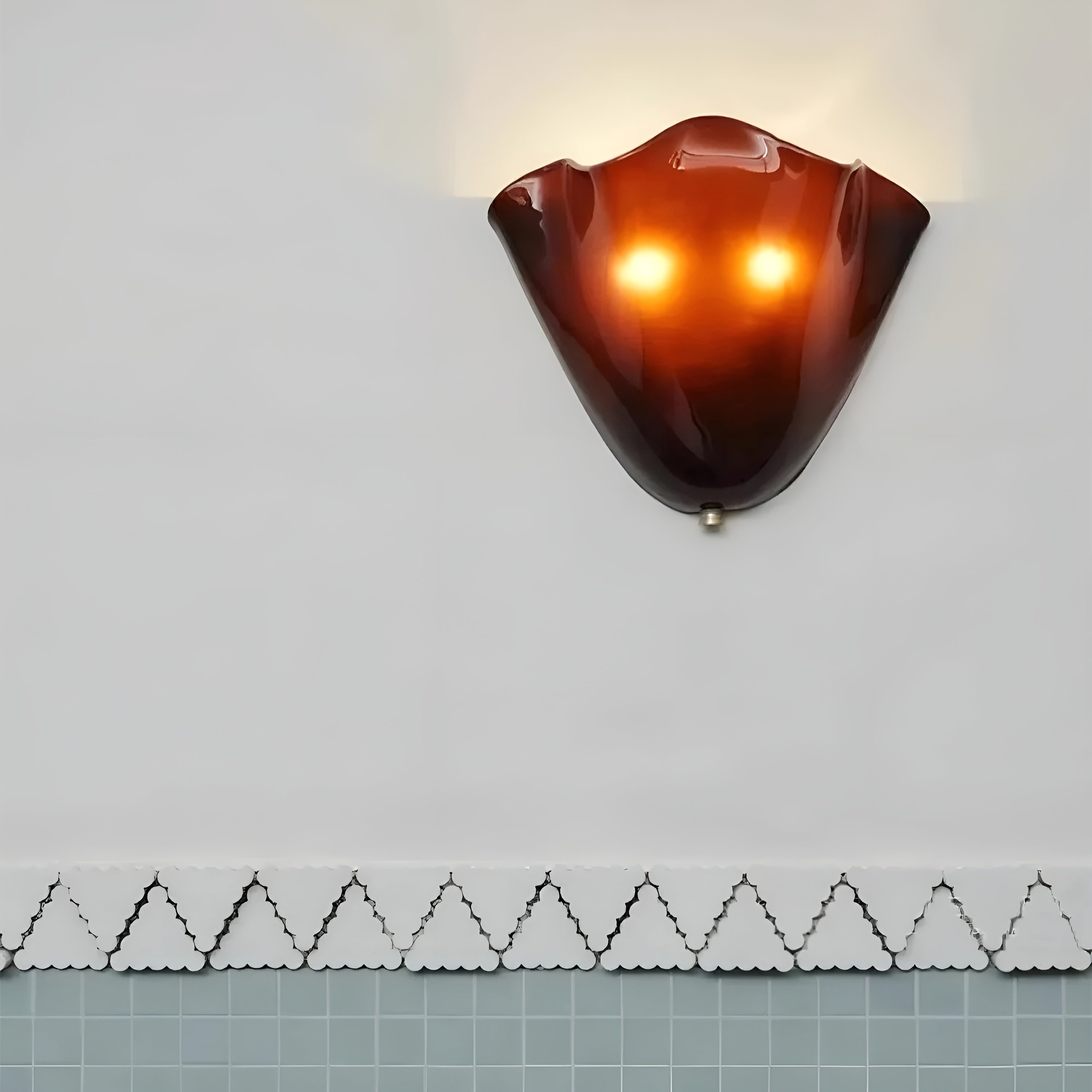 Retro Stained Glass Wall Sconce with Warm LED Light | Vintage Design for Cozy Atmosphere